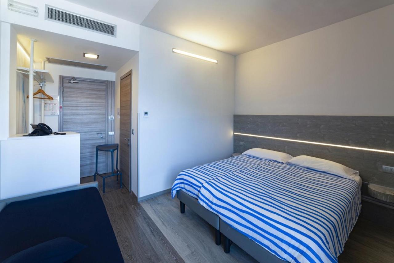 Campione Univela Rooms & Beds - Private Beach Hostel *