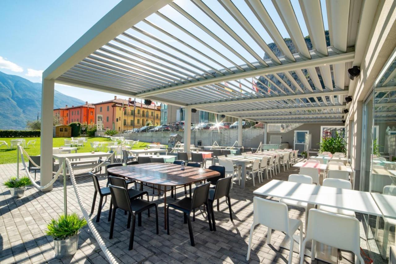 Campione Univela Rooms & Beds - Private Beach Hostel
