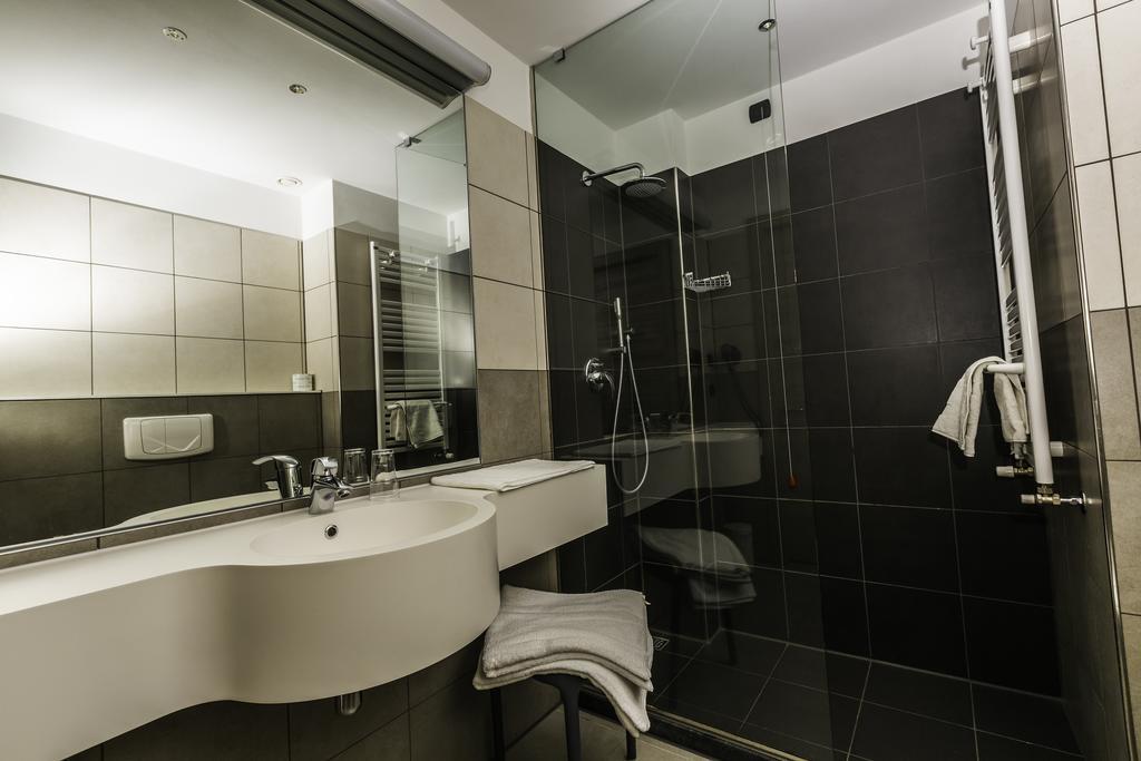 Campione Univela Rooms & Beds - Private Beach Hostel Tremosine