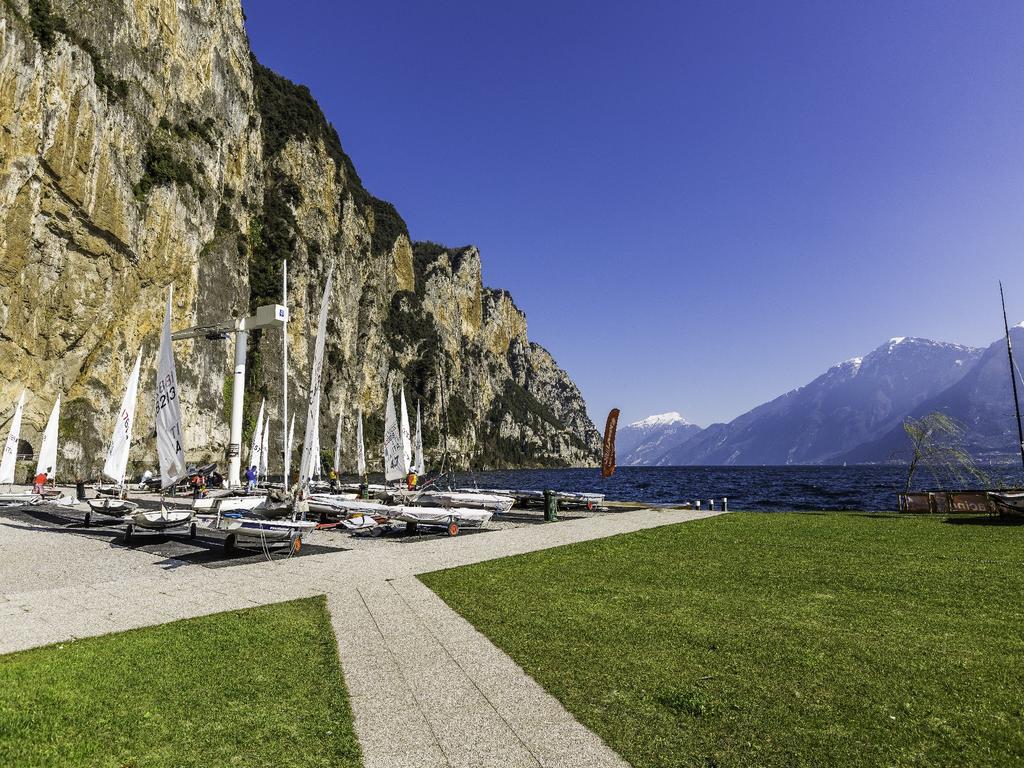 Campione Univela Rooms & Beds - Private Beach Hostel *