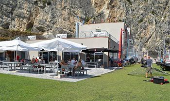 Campione Univela Rooms & Beds - Private Beach Hostel *